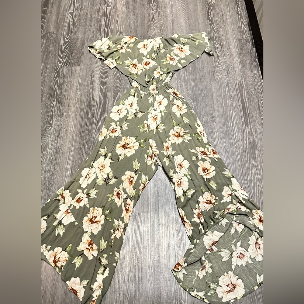 Planet Blue off the shoulder floral  romper size XS